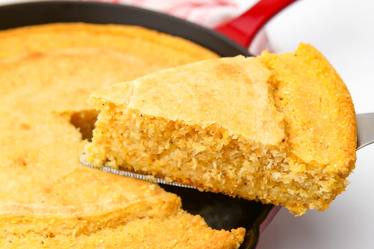 Fluffy Vegan Skillet Cornbread: Crispy Edges, Dairy-Free Delight